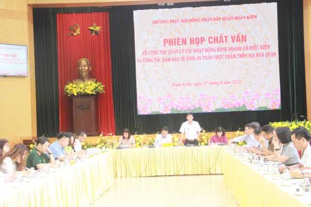 Quận Hoàn Kiếm: Chất vấn công tác quản lý hoạt động kinh doanh có điều kiện và đảm bảo vệ sinh ATTP